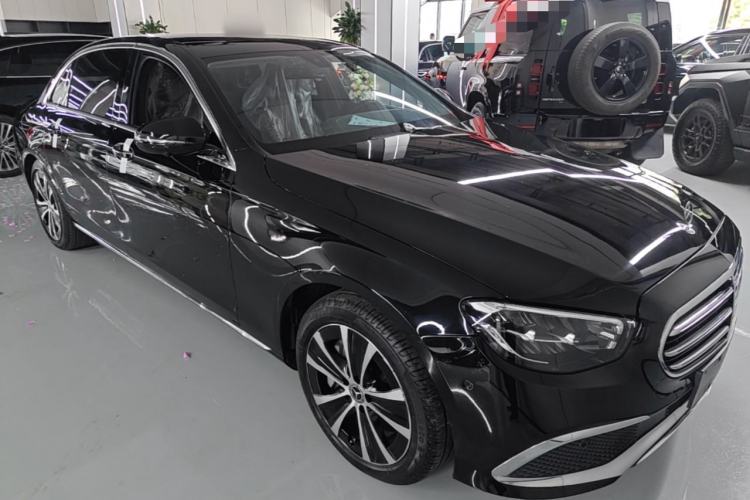 Mercedes-Benz E 350 e L 2023 — 3