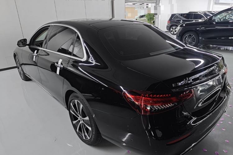 Mercedes-Benz E 350 e L 2023 — 4