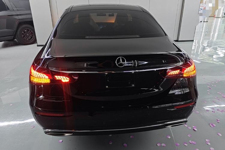 Mercedes-Benz E 350 e L 2023 — 5