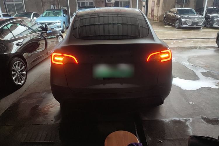 Tesla Model Y 2022 — 5