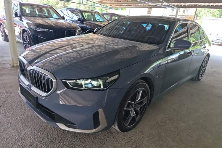 BMW i5 2024 — фото 1