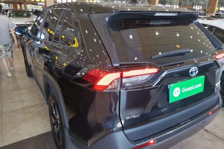 Toyota RAV4 2021 — 4