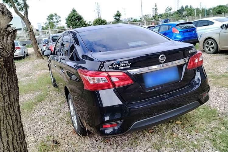Nissan Sentra 2022 — 4