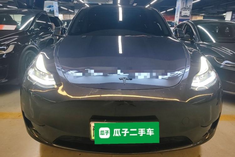 Tesla Model Y 2024 — 2