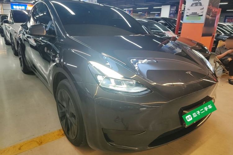 Tesla Model Y 2024 — 3