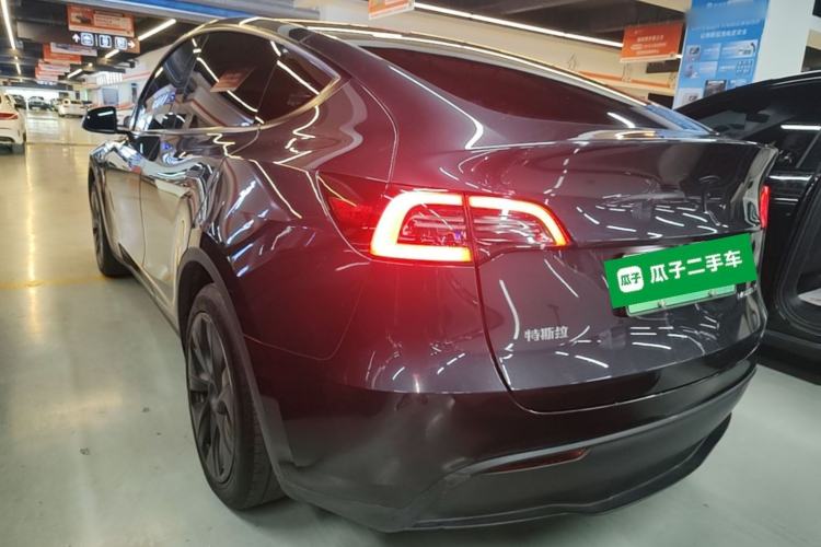 Tesla Model Y 2024 — 4