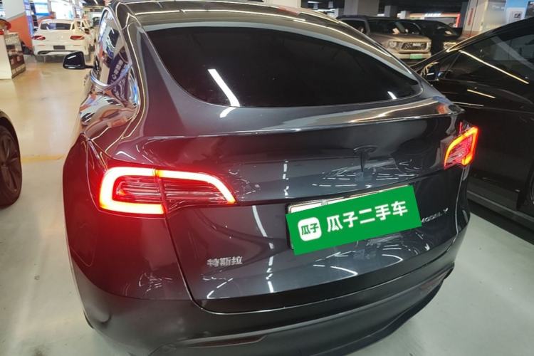 Tesla Model Y 2024 — 5