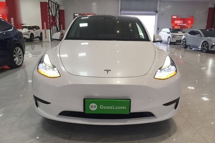 Tesla Model Y 2023 — 2