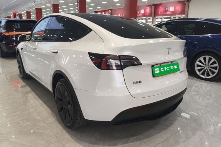 Tesla Model Y 2023 — 4