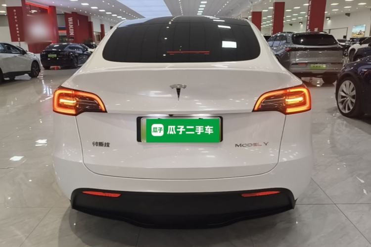 Tesla Model Y 2023 — 5