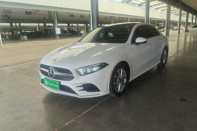 Mercedes-Benz A 200 L 2020 — фото 1