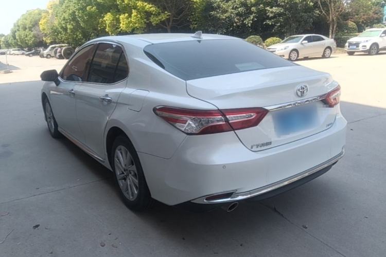 Toyota Camry 2023 — 4