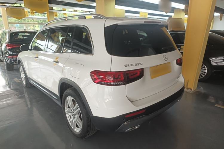 Mercedes-Benz GLB 220 2023 — 4