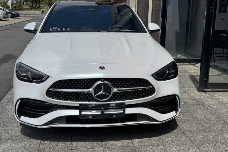 Mercedes-Benz C 260 L 2025 — 3