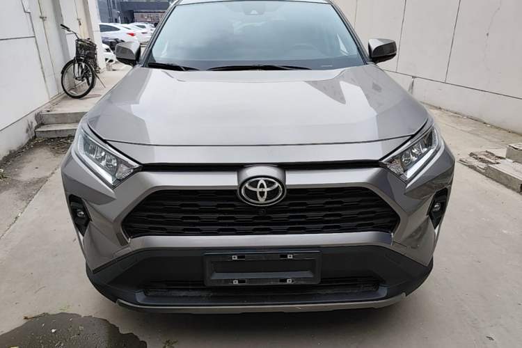 Toyota RAV4 2023 — 2