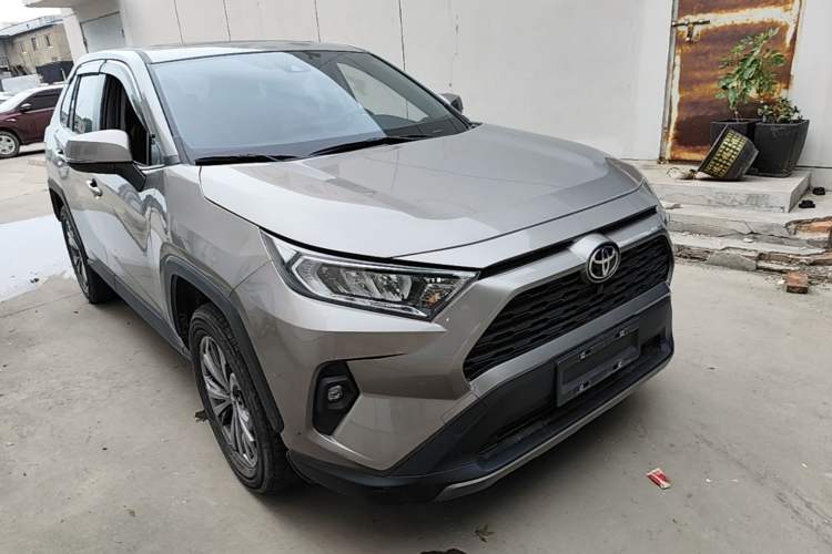 Toyota RAV4 2023 — 3