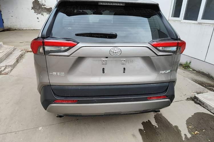 Toyota RAV4 2023 — 5