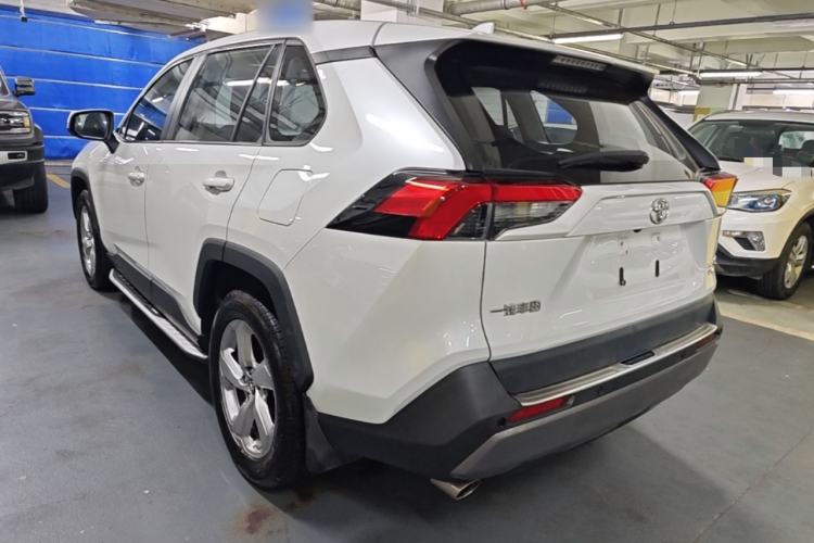 Toyota RAV4 2021 — 4