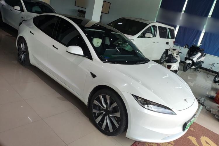 Tesla Model 3 2023 — 3