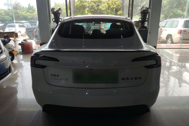 Tesla Model 3 2023 — 5