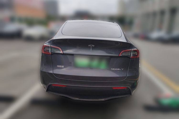Tesla Model Y 2022 — 3