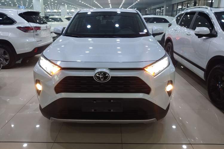 Toyota RAV4 2021 — 2