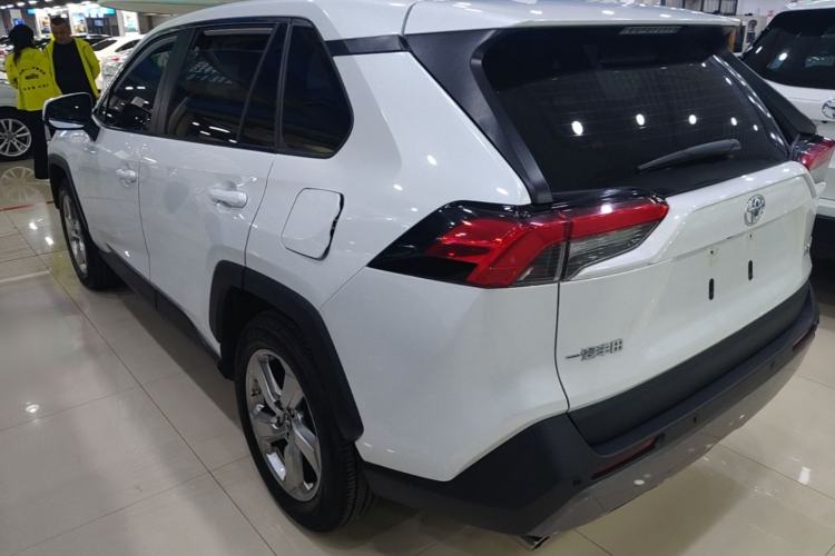 Toyota RAV4 2021 — 4