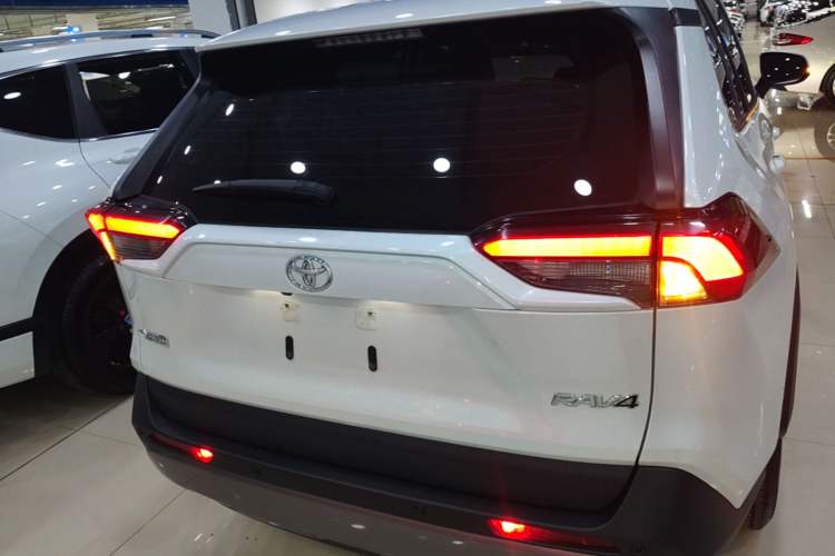 Toyota RAV4 2021 — 5