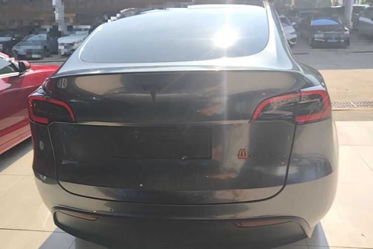 Tesla Model Y 2022 — 5