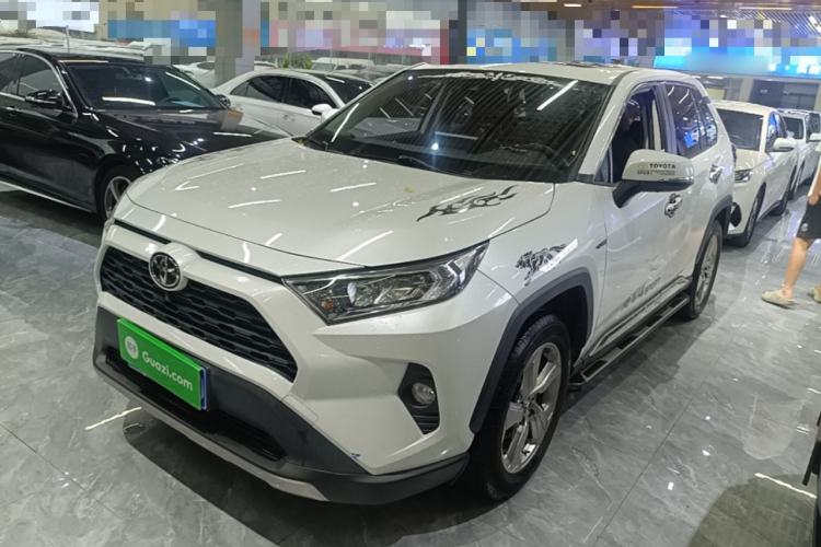 Toyota RAV4 2021 — фото 1