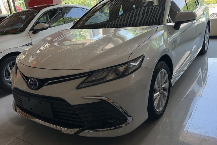 Toyota Camry 2023 — 2