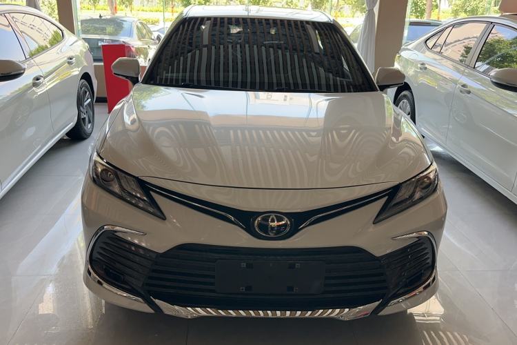 Toyota Camry 2023 — 3