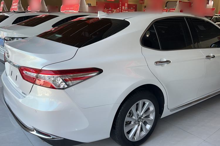 Toyota Camry 2023 — 5