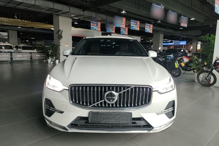 Volvo XC60 2022 — 2