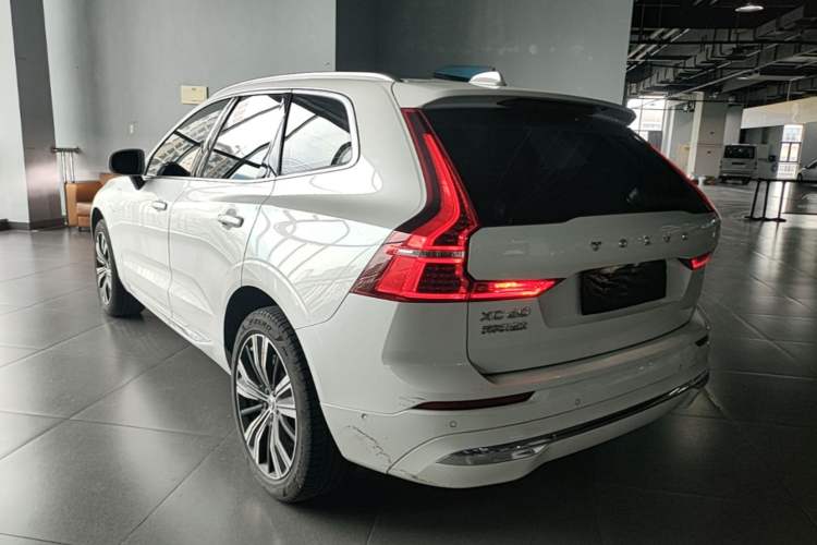 Volvo XC60 2022 — 4