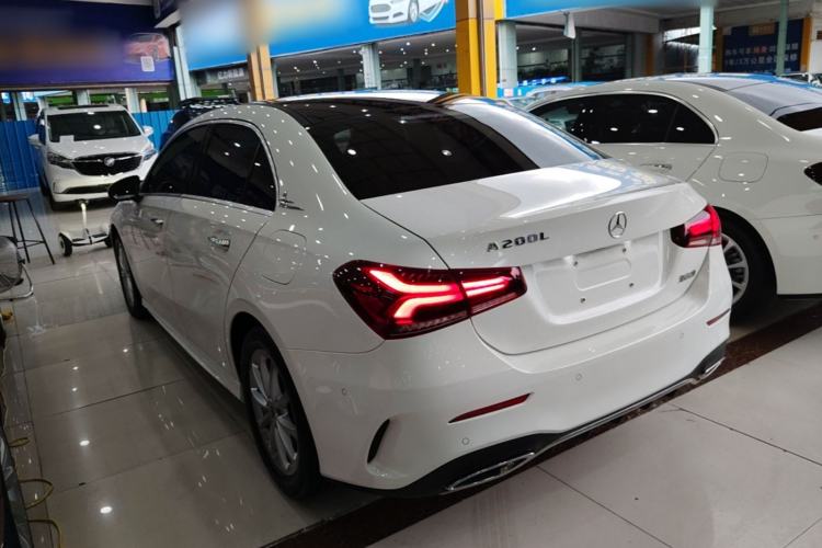 Mercedes-Benz A 200 L 2021 — фото 4