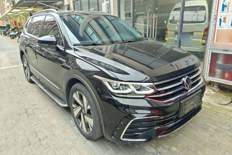 Volkswagen Tiguan L 2023 — фото 3