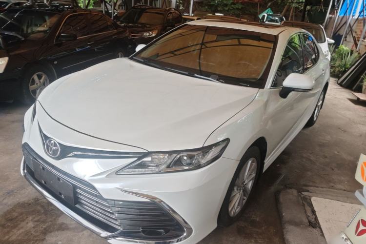 Toyota Camry 2023 — фото 1