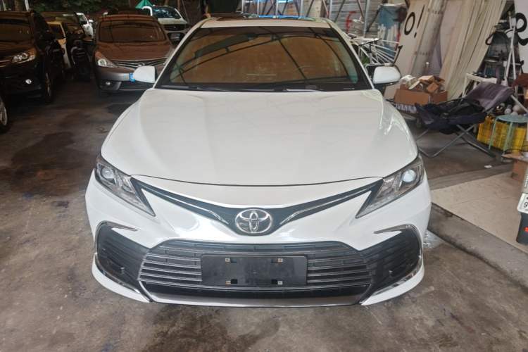 Toyota Camry 2023 — фото 2