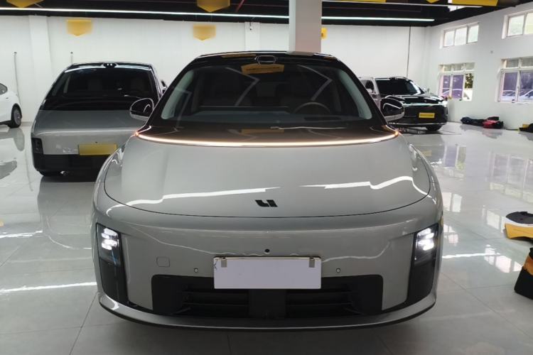 Li Auto i8 2025 — 2