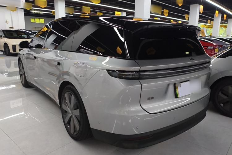 Li Auto i8 2025 — 4