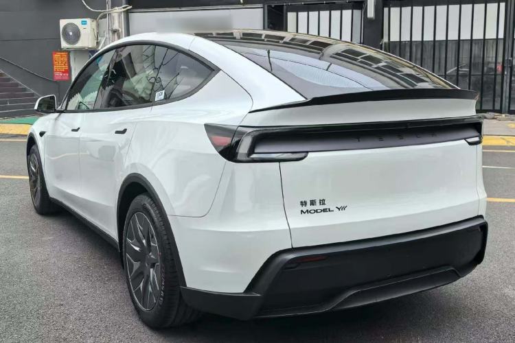 Tesla Model Y L 2025 — фото 4