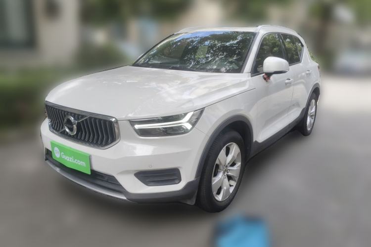 Volvo XC40 2021 — фото 1