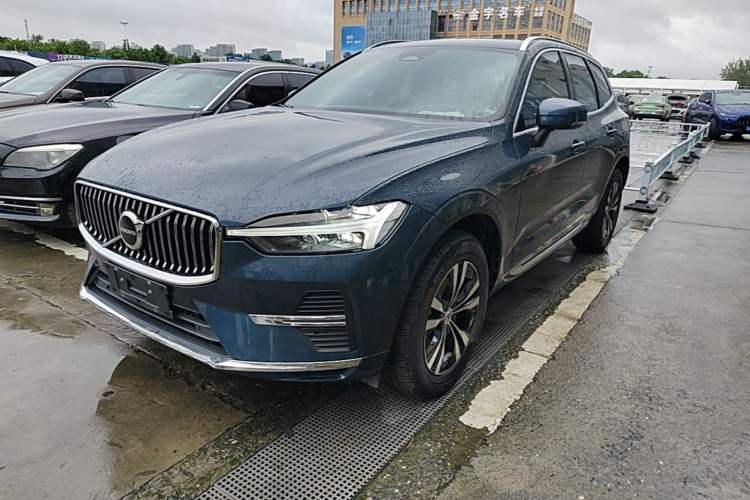 Volvo XC60 2024 — фото 1
