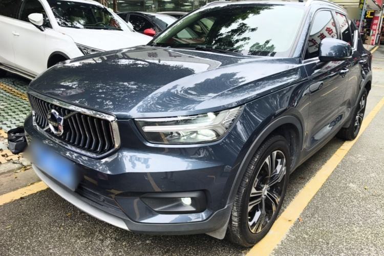 Volvo XC40 2021 — фото 1