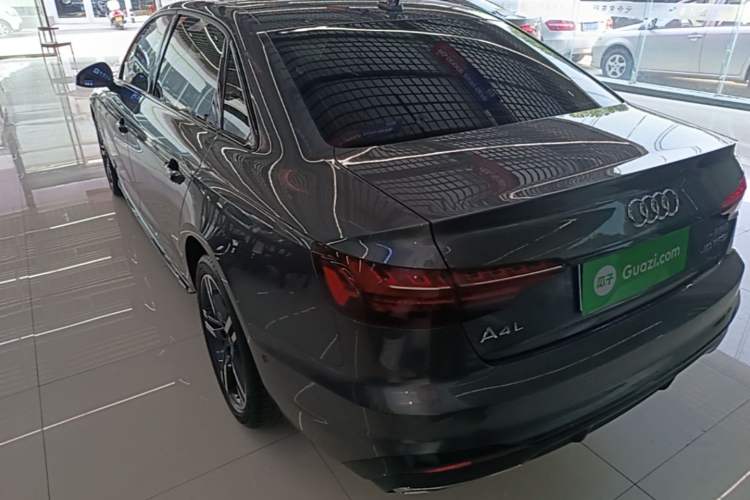 Audi A4 2022 — 4