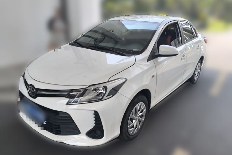Toyota Yaris 2021 — фото 1