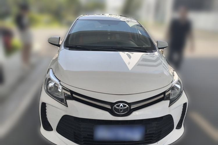 Toyota Yaris 2021 — фото 2