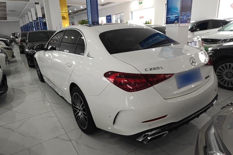 Mercedes-Benz C 260 L 2024 — 4