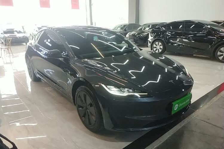 Tesla Model 3 2025 — 3
